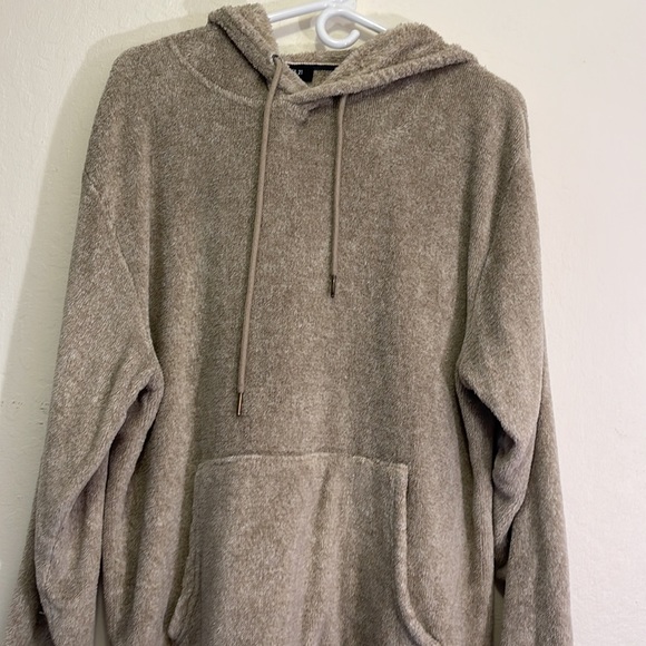 Forever 21 Fuzzy Tan Hoodie Size Large Men. Great Condition, rarely used 9.5/10 - Picture 2 of 3